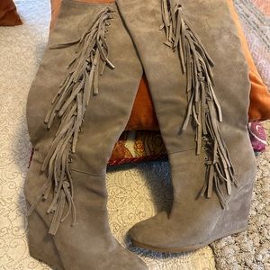 BEAUTIFUL COACH Khaki tan suede boots.